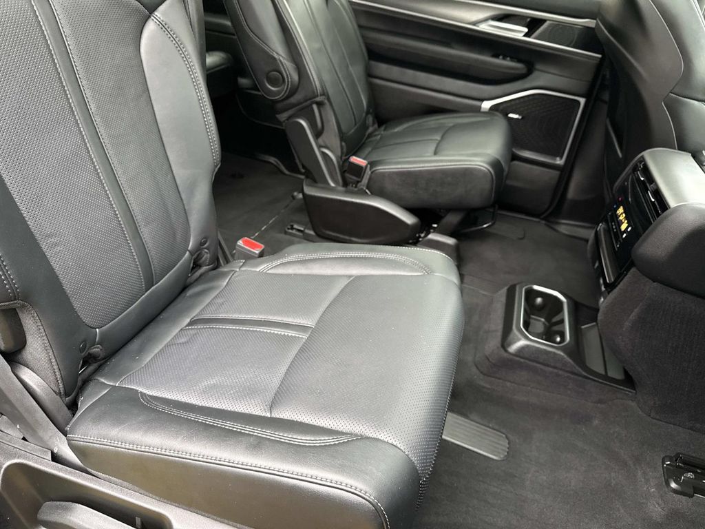 Thumbnail: 2025 Jeep Wagoneer - 25