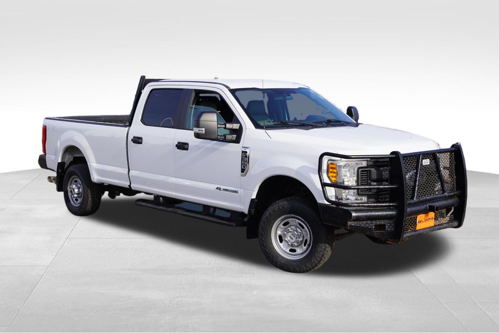 Oxford White 2017 Ford F-350 Super Duty XL Crew Cab 4WD Pickup Truck Four-Wheel Drive 6-Speed Automatic