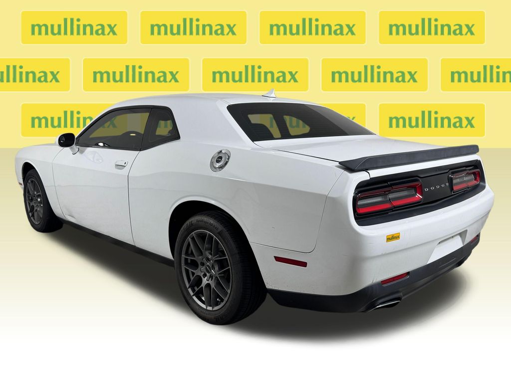 Used 2016 White Dodge SXT image 10