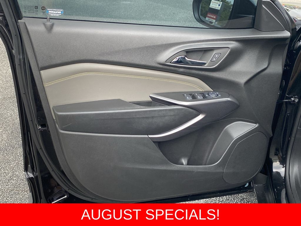 Used 2025 Chevrolet Trax SUV