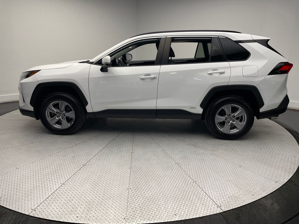 2022 Toyota RAV4 XLE 8