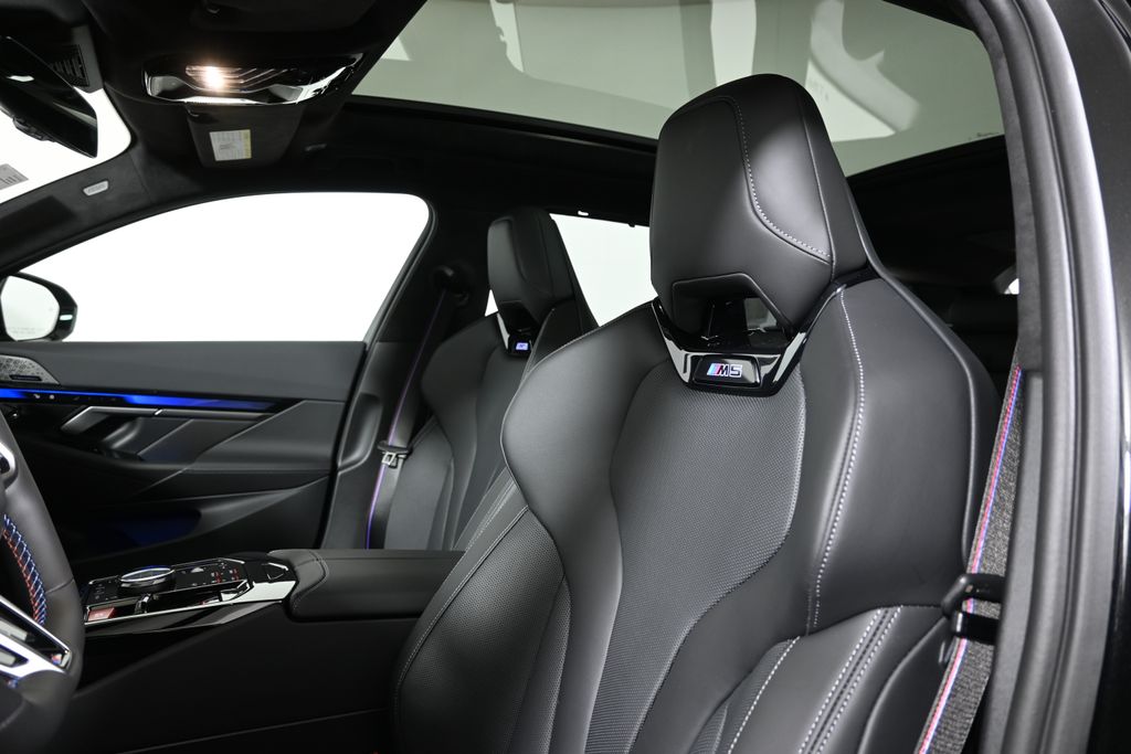 Thumbnail: 2026 BMW M5 - 17