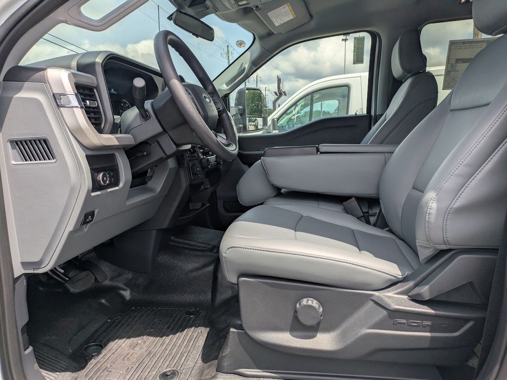 2026 Ford F-350 Chassis XL