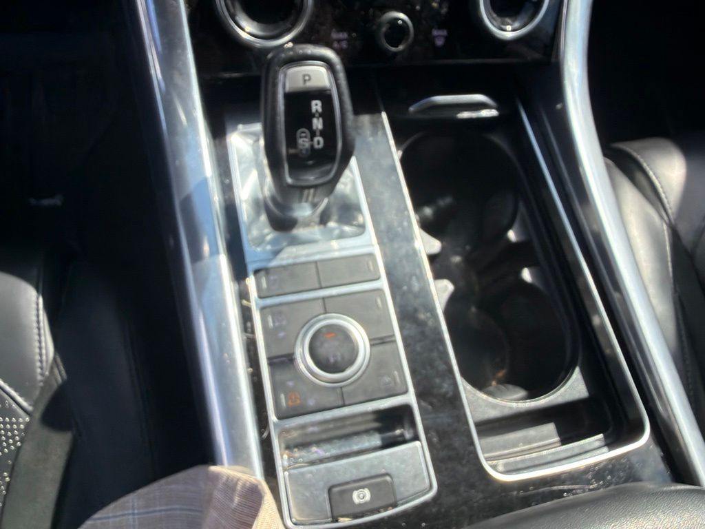 Used 2022 Black Land Rover SVR image 18