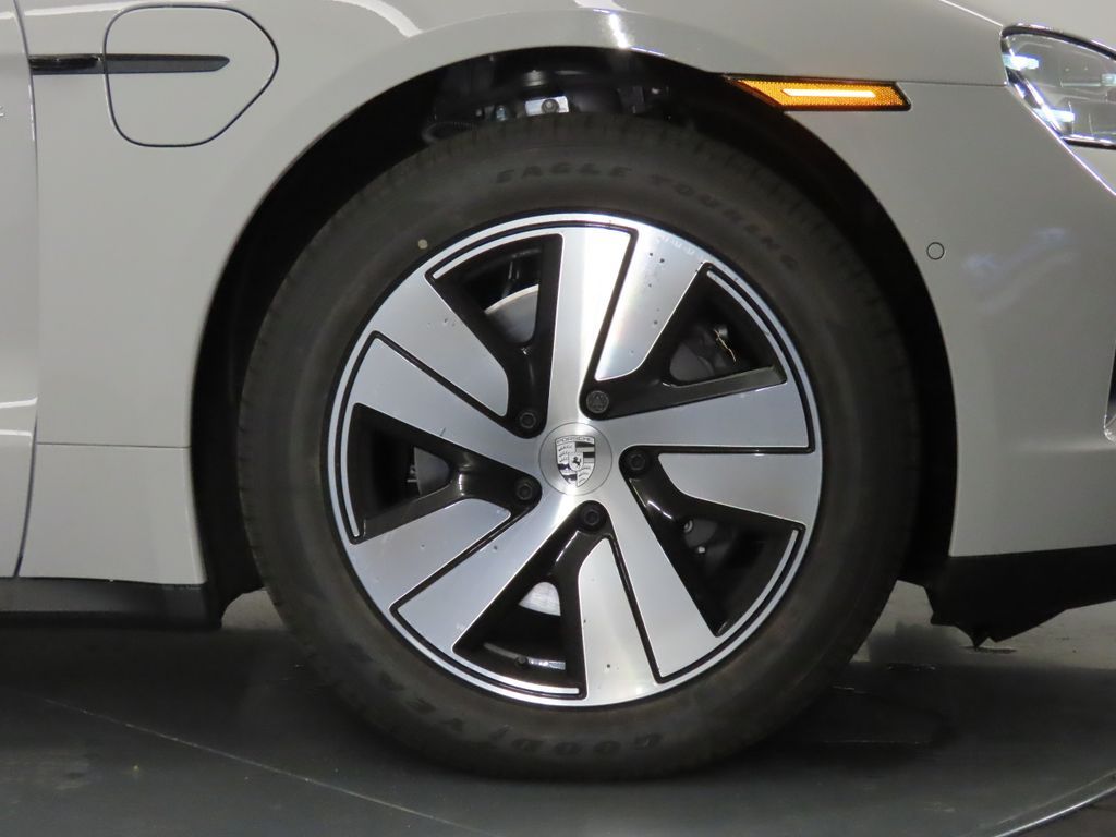 Thumbnail: 2026 Porsche Taycan - 11