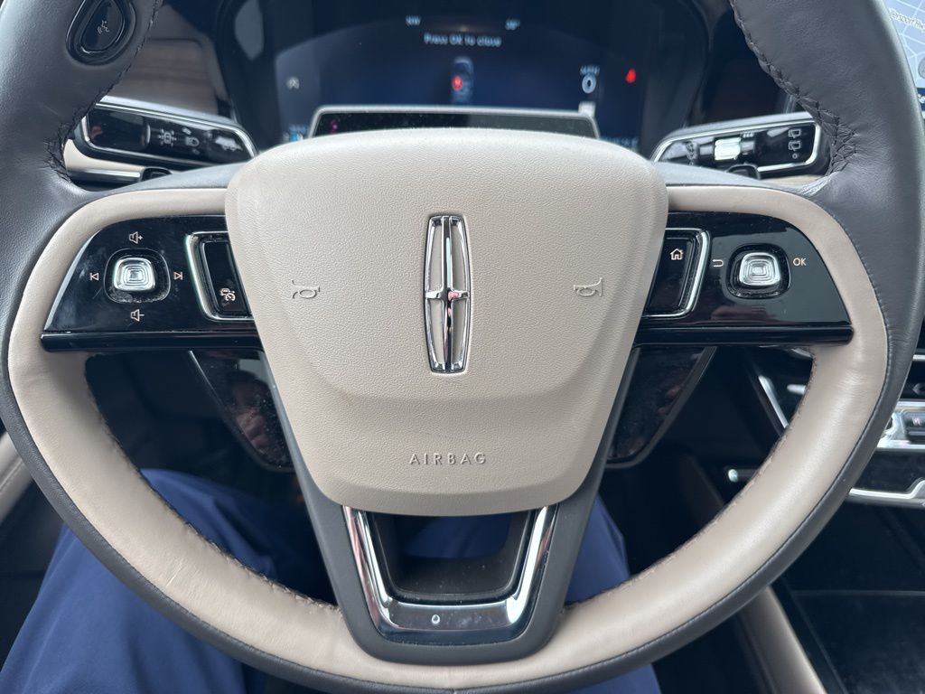 Certified Used 2023 White Lincoln Reserve image 10