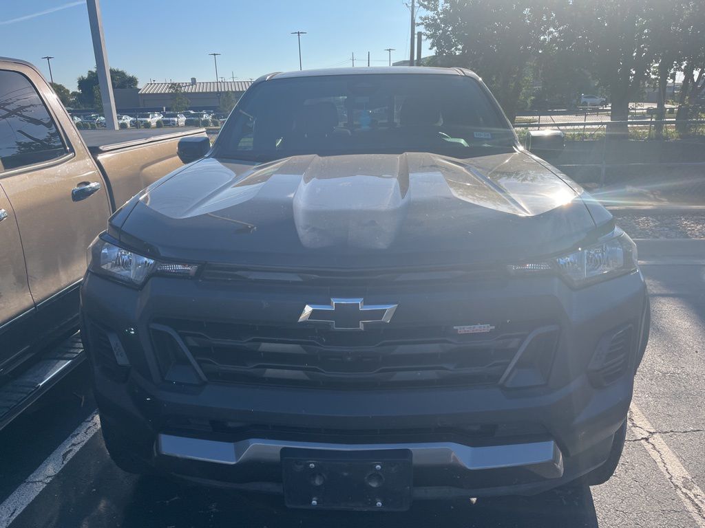 Thumbnail: 2023 Chevrolet Colorado - 2