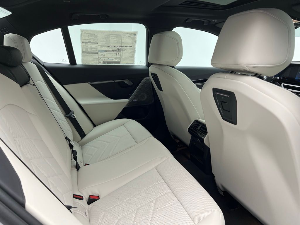 2025 BMW 5 Series 530i 9