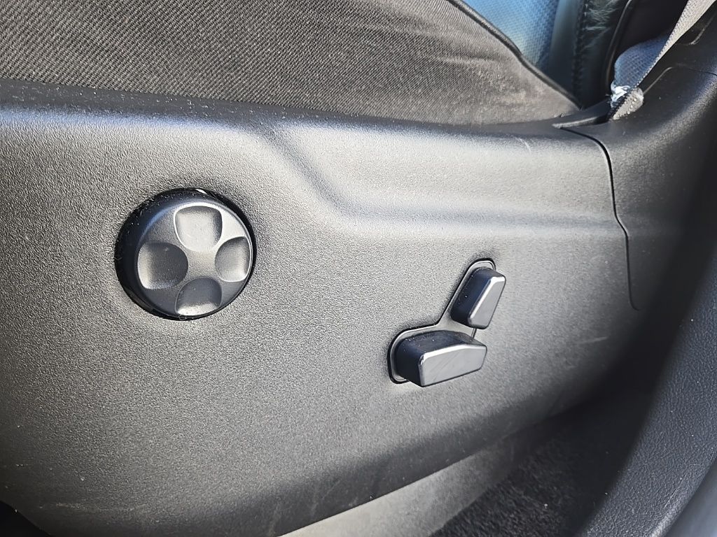 Used 2021 White Jeep High Altitude image 22