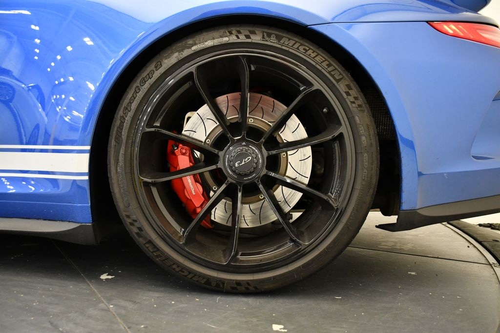 Thumbnail: 2015 Porsche 911 - 17