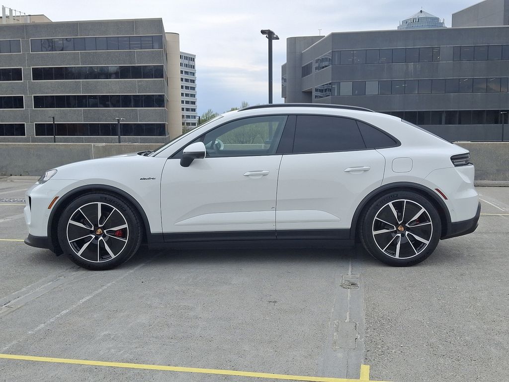 Thumbnail: 2025 Porsche Macan - 2