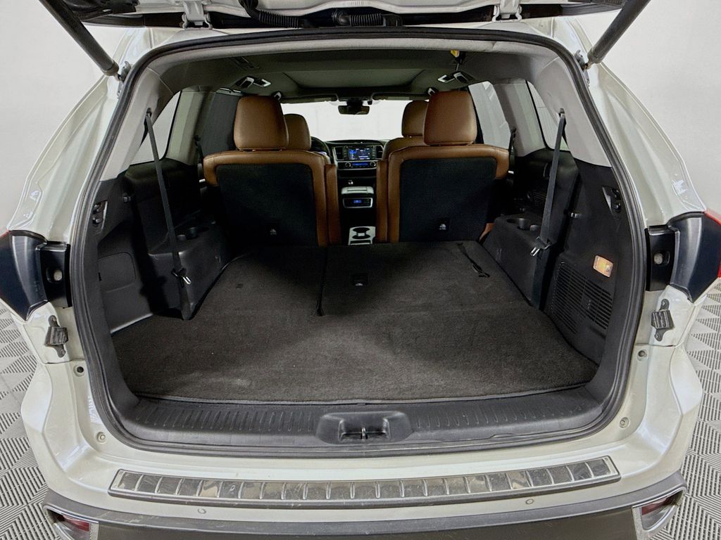 Thumbnail: 2019 Toyota Highlander - 27