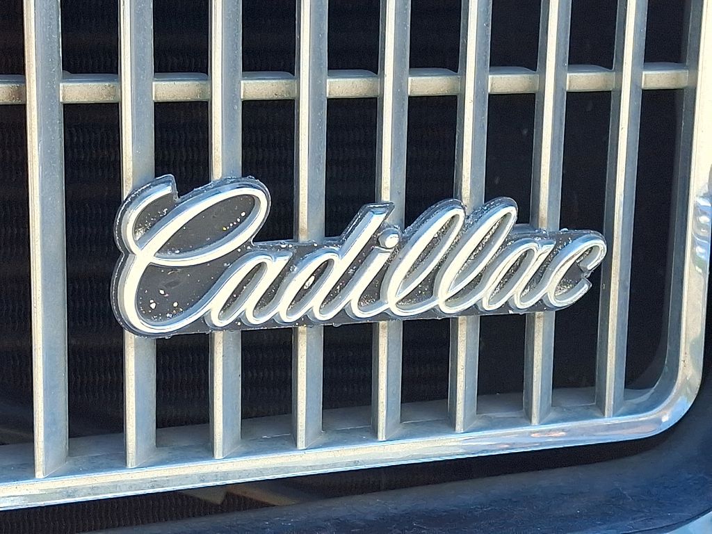 1992 Cadillac Brougham — photo 9