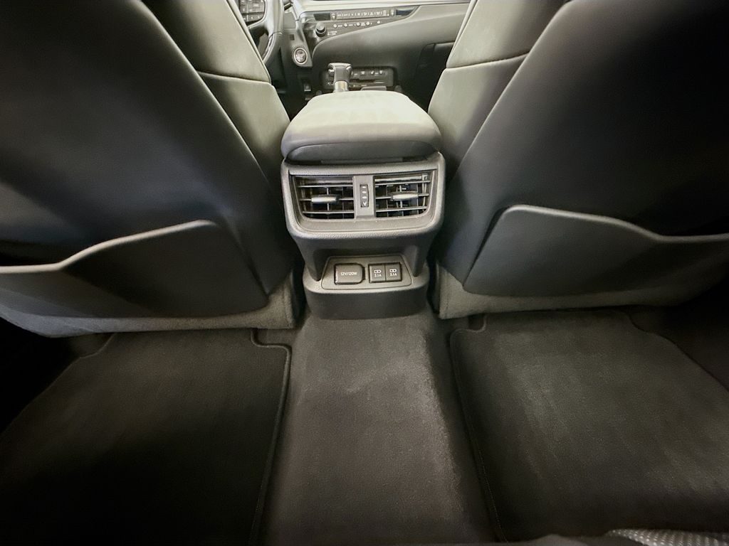 Thumbnail: 2019 Lexus ES - 26