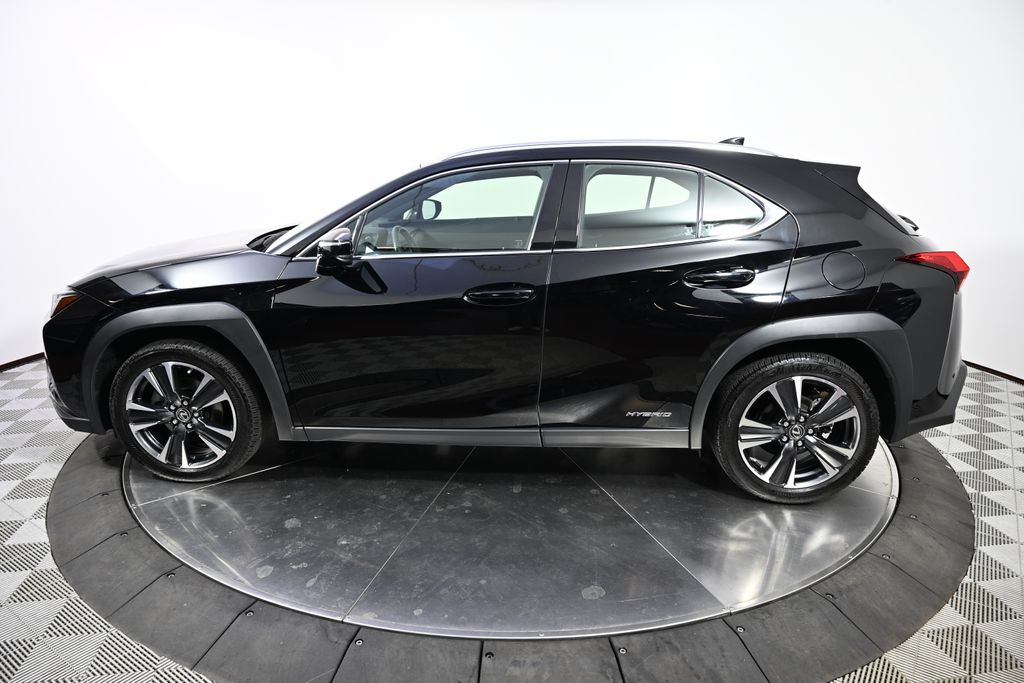 Thumbnail: 2021 Lexus UX - 4