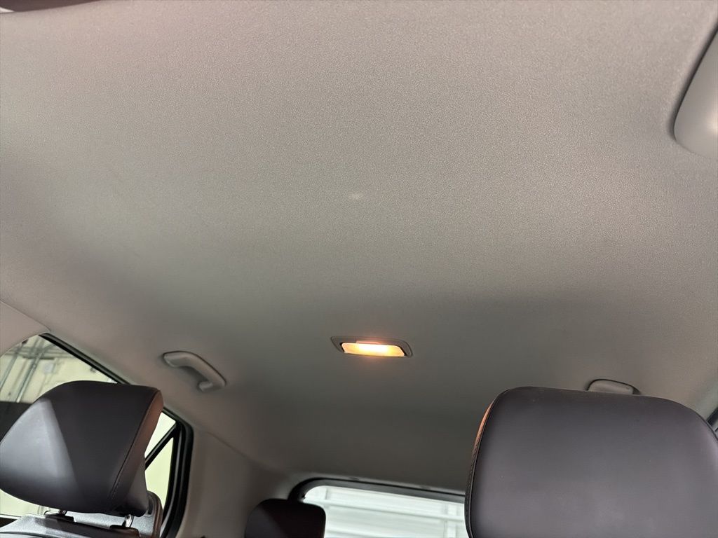 Used 2023 White Kia EX image 3