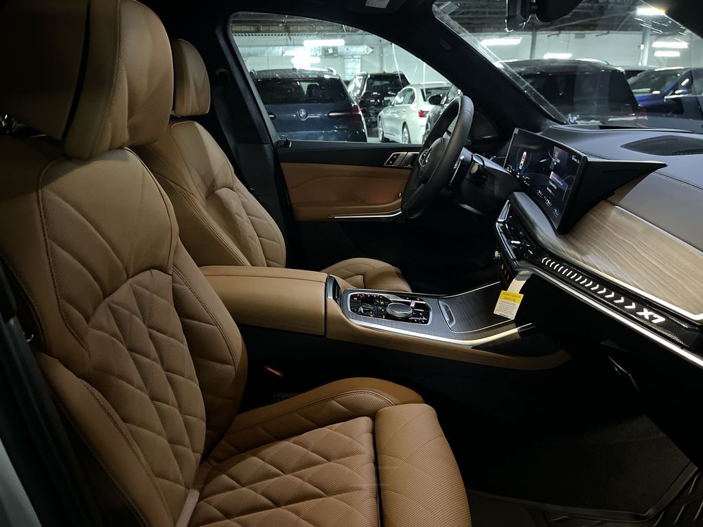 Thumbnail: 2026 BMW X7 - 26