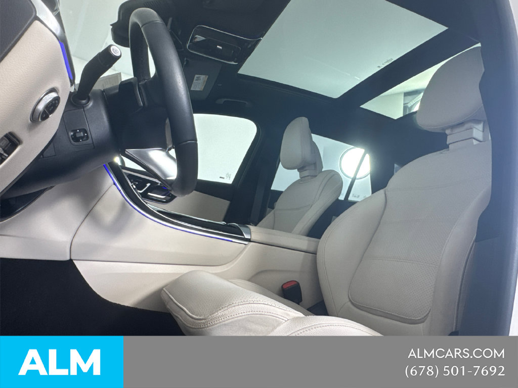 Used 2025 White Mercedes-Benz GLC 300 image 35
