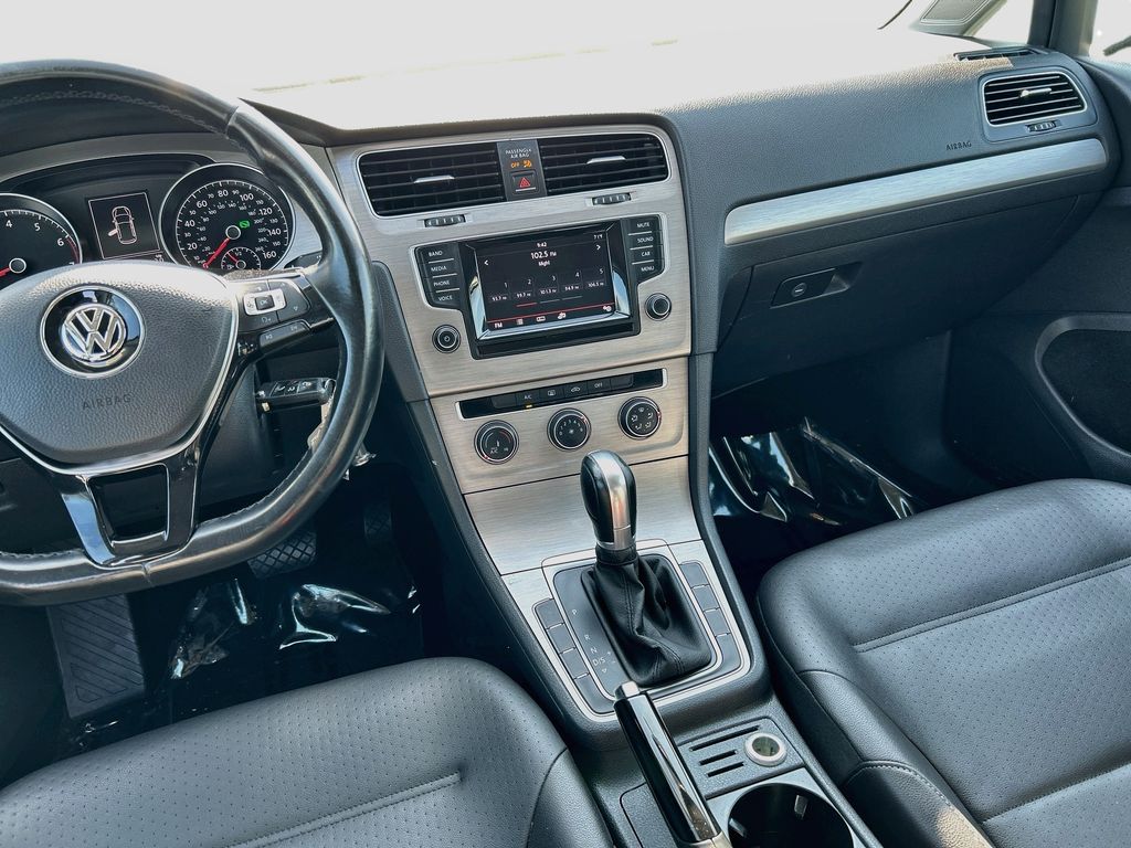 Thumbnail: 2015 Volkswagen Golf - 20