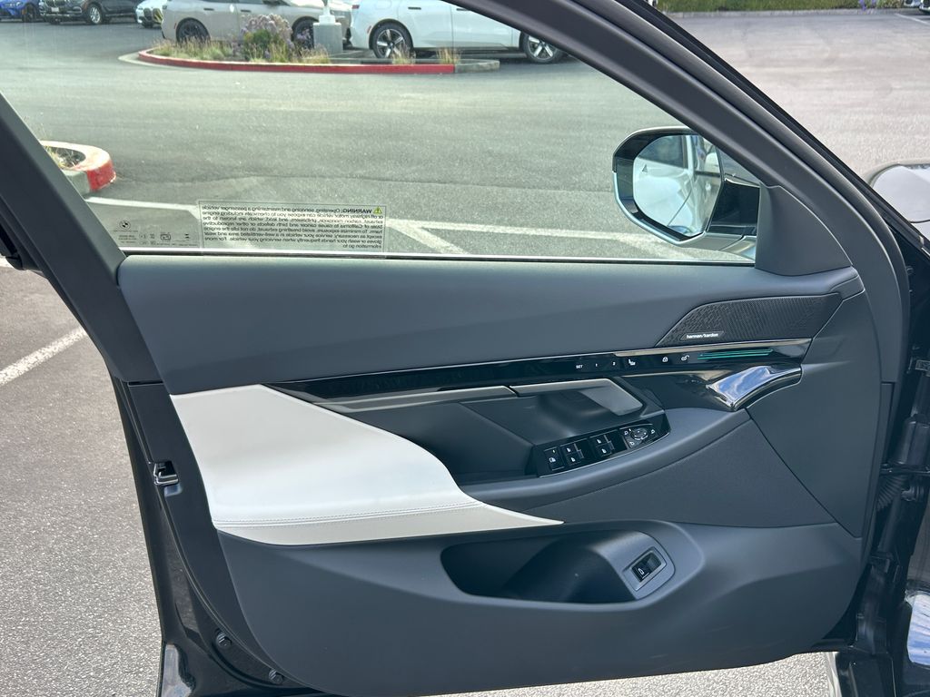 Thumbnail: 2026 BMW 5 Series - 11