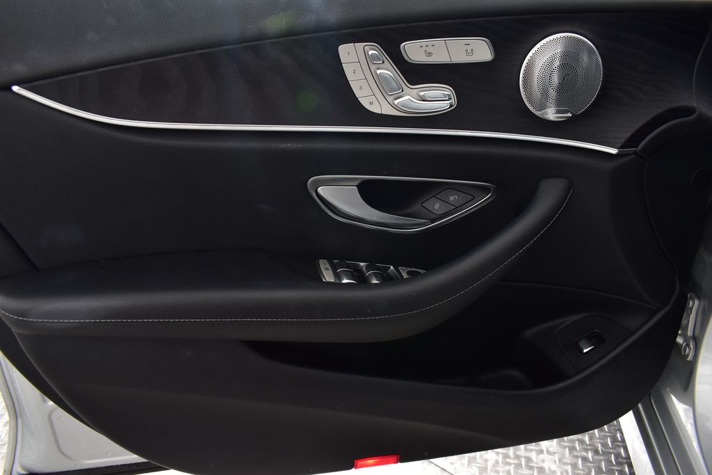 Thumbnail: 2017 Mercedes-Benz E-Class - 11