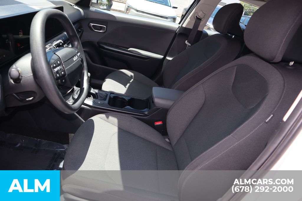 Used 2025 White Kia LXS image 11