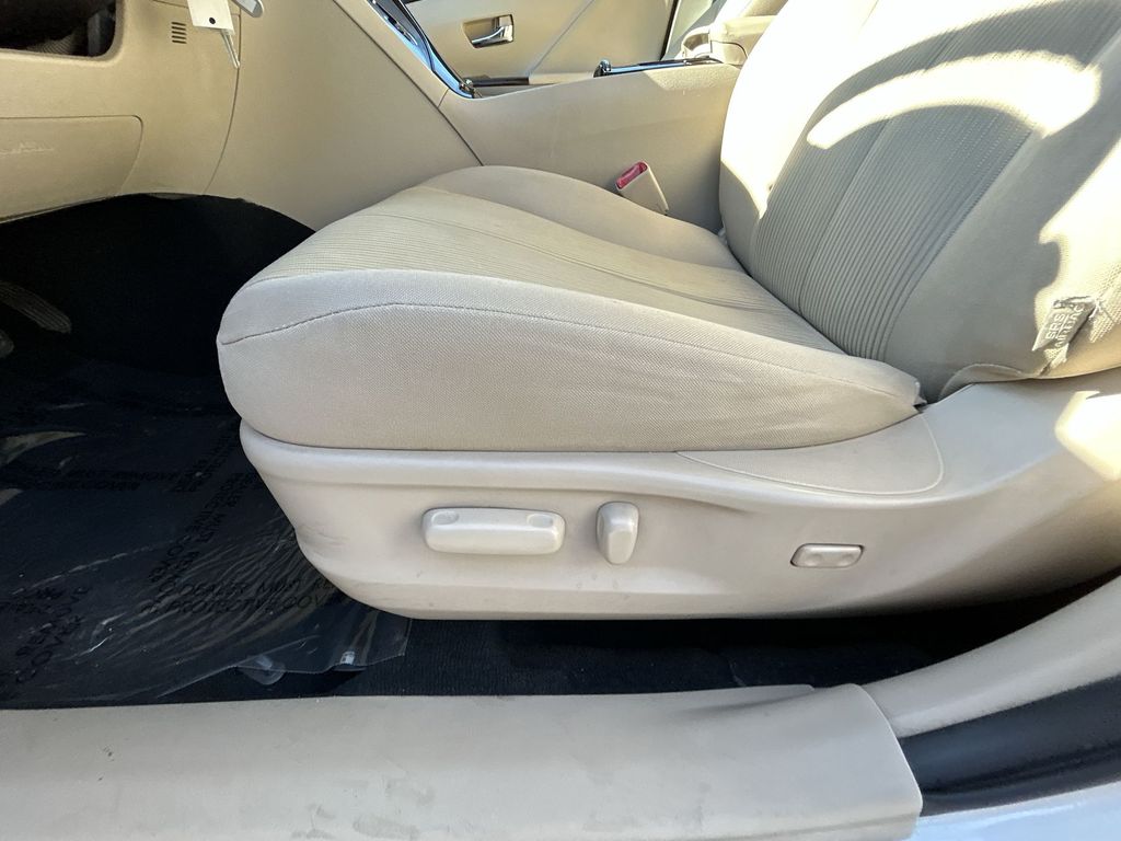 Thumbnail: 2010 Toyota Venza - 12