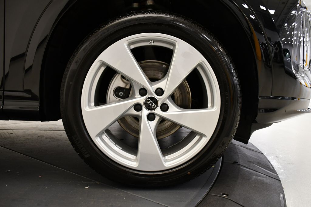 Thumbnail: 2025 Audi Q5 - 16