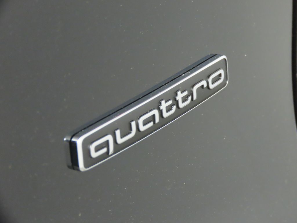 Thumbnail: 2025 Audi Q5 - 10