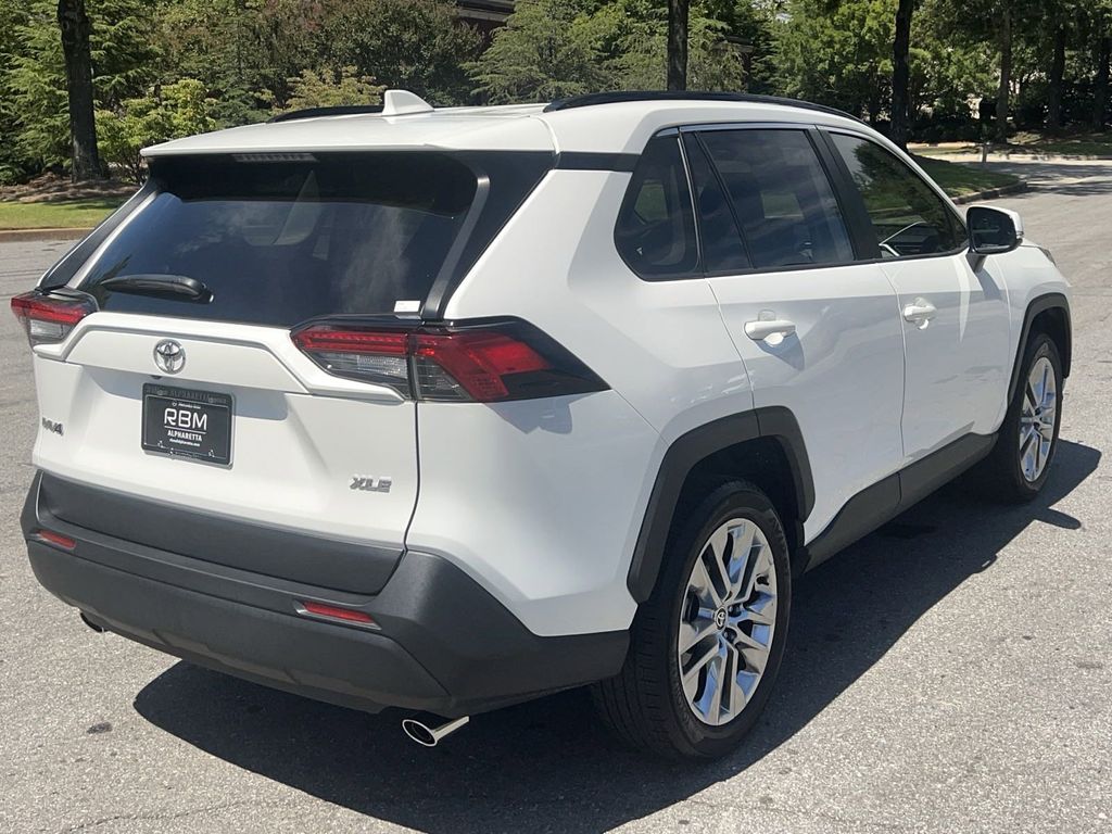 2020 Toyota RAV4 XLE Premium 8