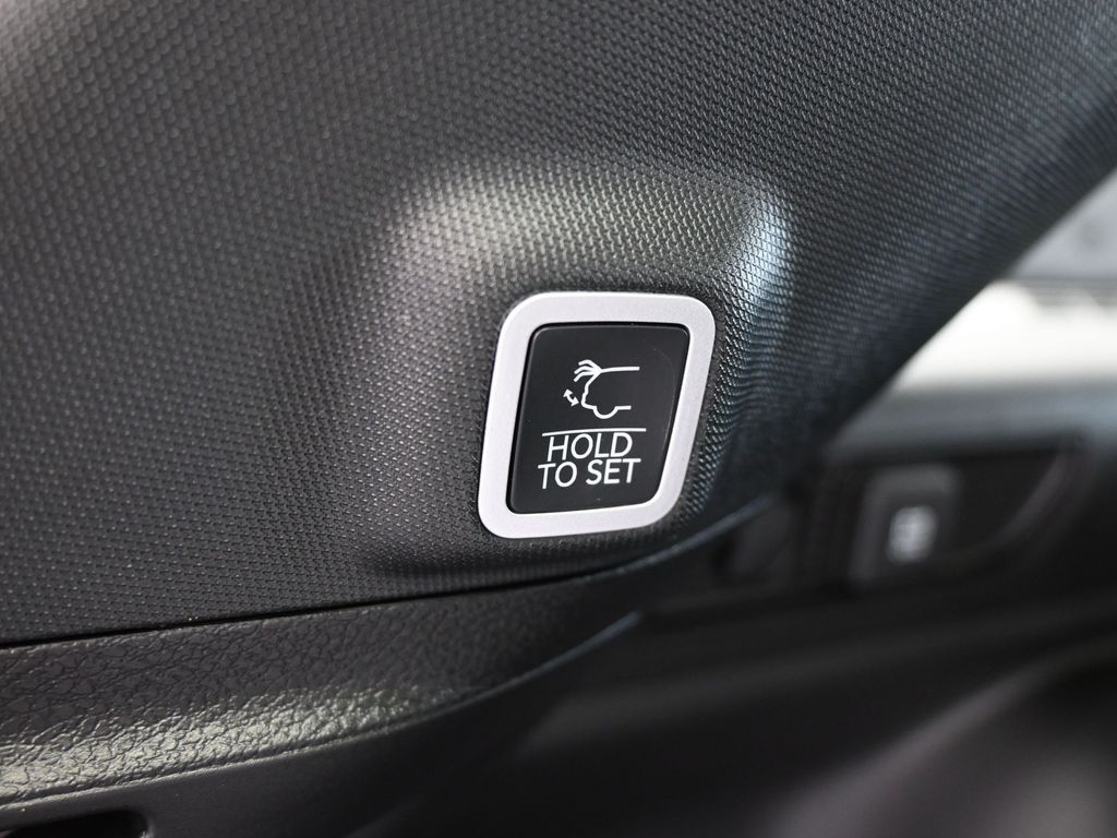 New 2026 Diamond Black Crystal Pearlcoat Jeep Limited image 34