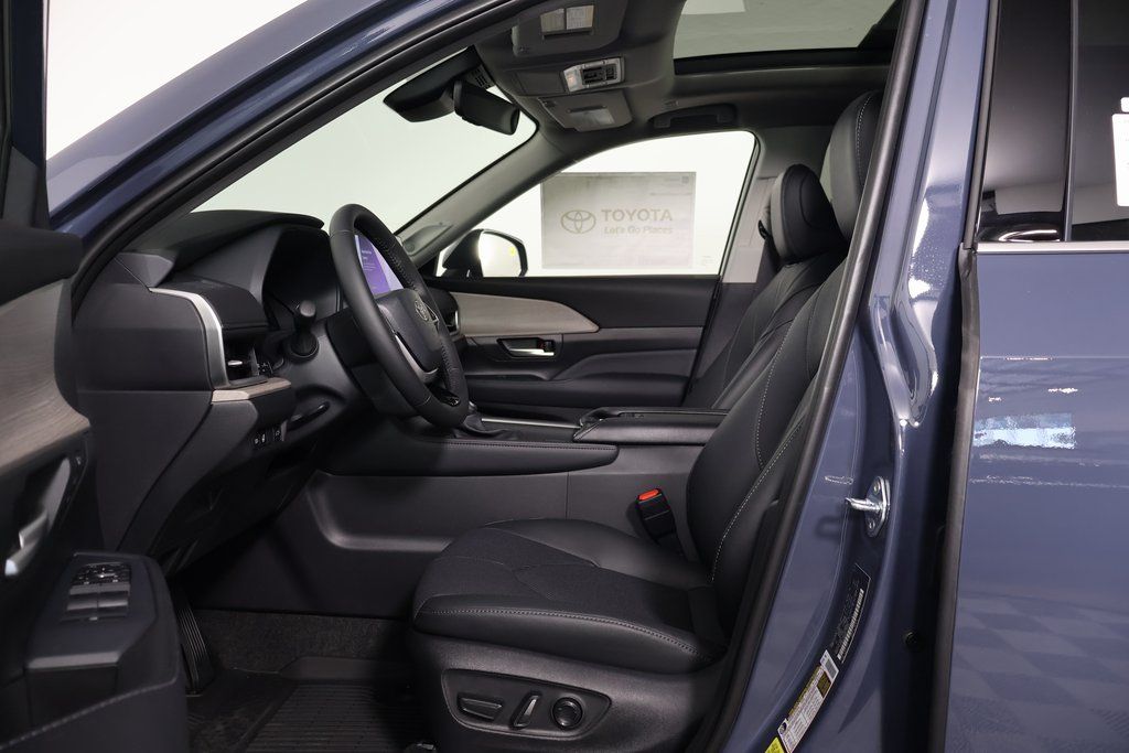 Thumbnail: 2026 Toyota Grand Highlander - 5