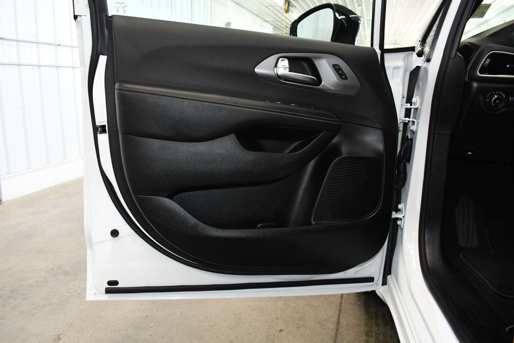 Used 2026 White Chrysler Select image 17