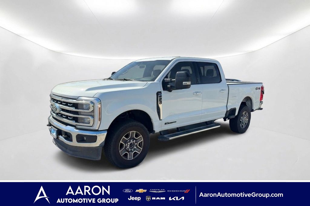 Oxford White 2025 Ford F-250 Super Duty Pickup Truck Four-Wheel Drive Automatic