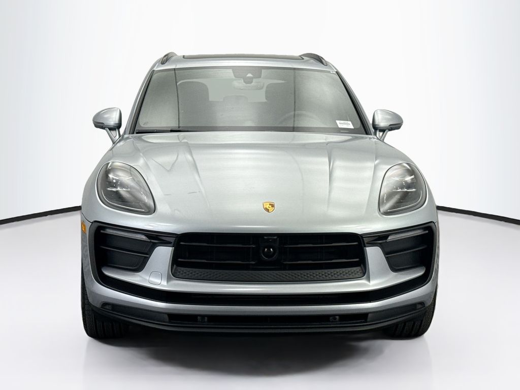 Thumbnail: 2026 Porsche Macan - 10