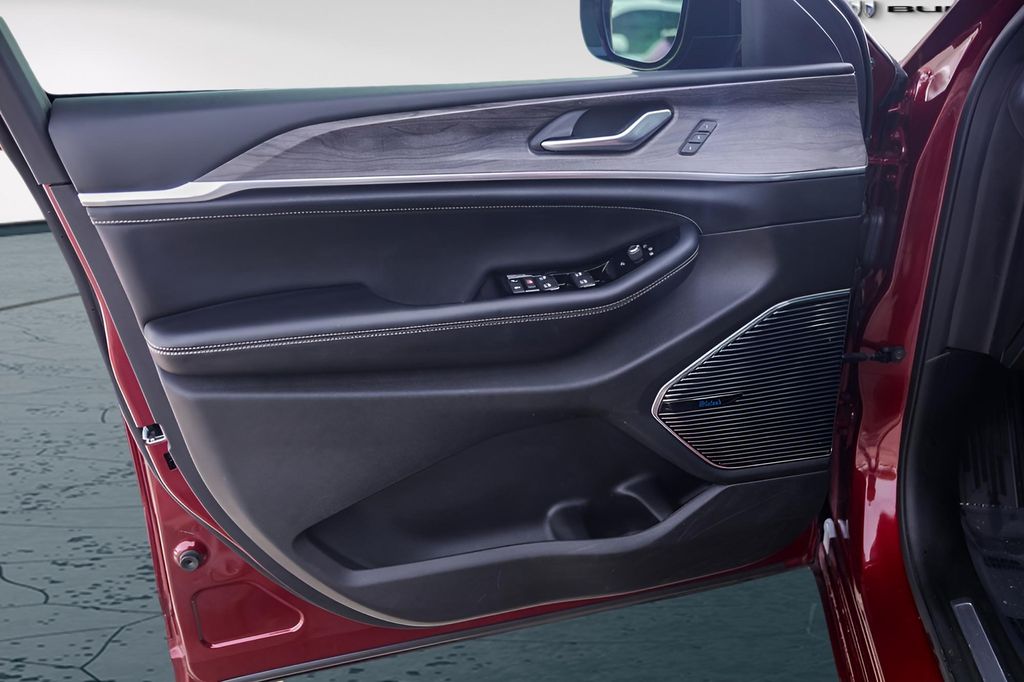 Used Car 2022 Jeep Grand Cherokee  Overland For Sale Under $35,000 In Austin, Texas