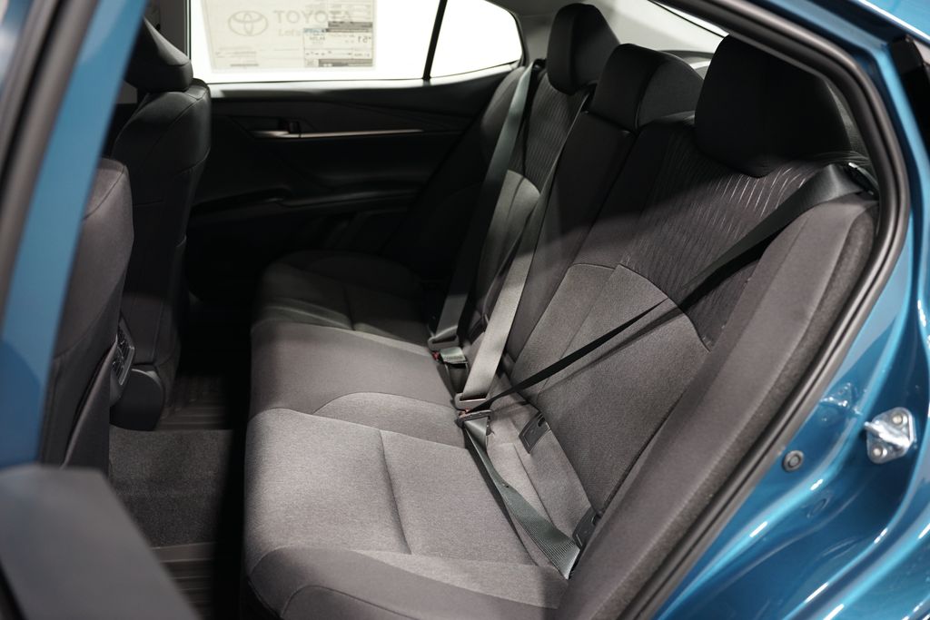 2025 Toyota Camry LE 29