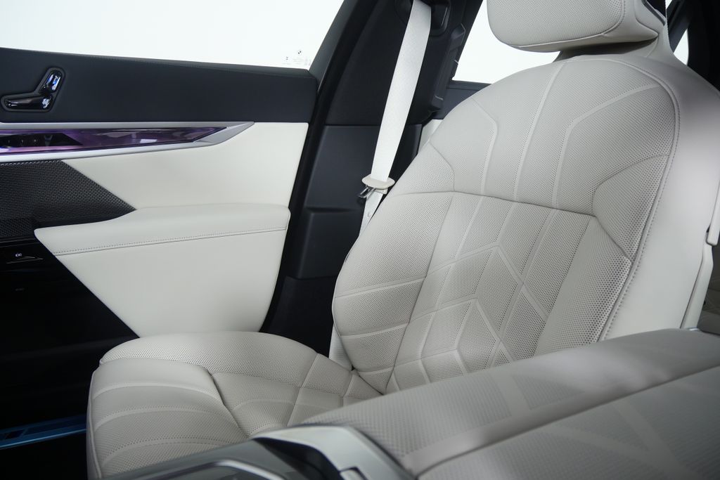 Thumbnail: 2026 BMW 7 Series - 24