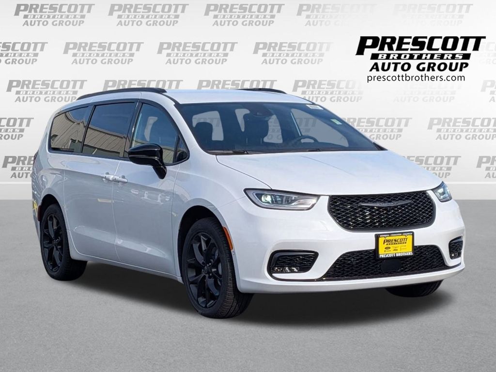 2026 Chrysler Pacifica Select
