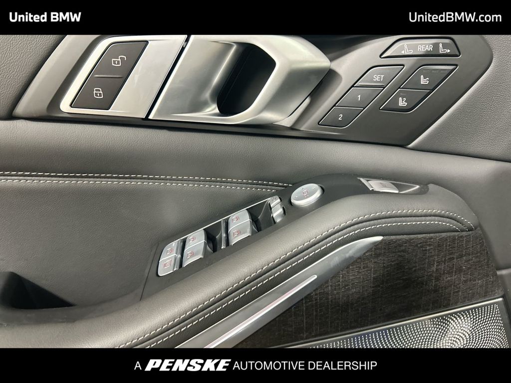 Thumbnail: 2025 BMW X7 - 11