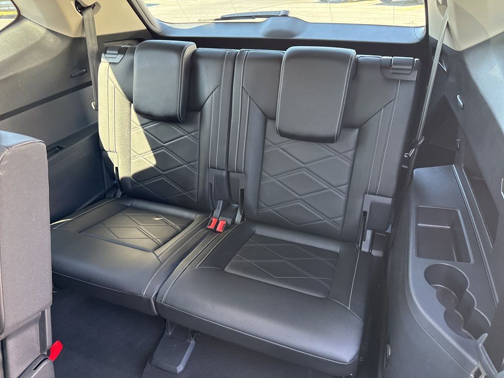 2025 Volkswagen Atlas 2.0T SE w/Technology White at Subaru and VW of Moon Township