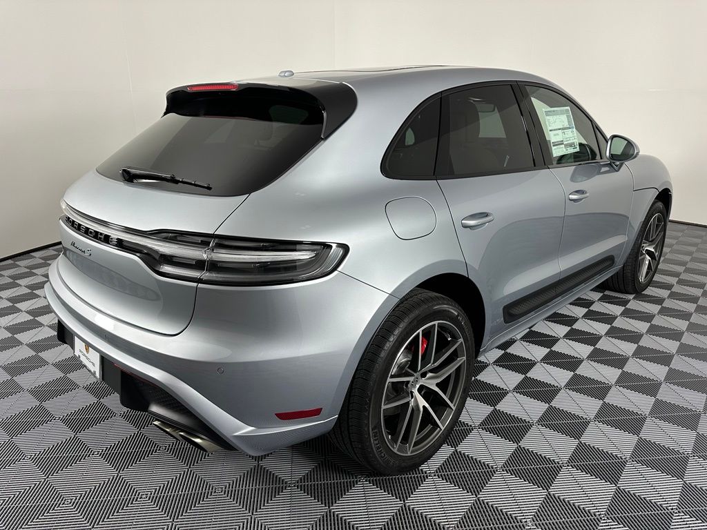 Thumbnail: 2026 Porsche Macan - 10