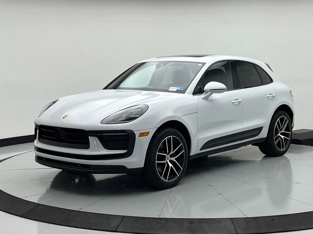 Thumbnail: 2025 Porsche Macan - 1