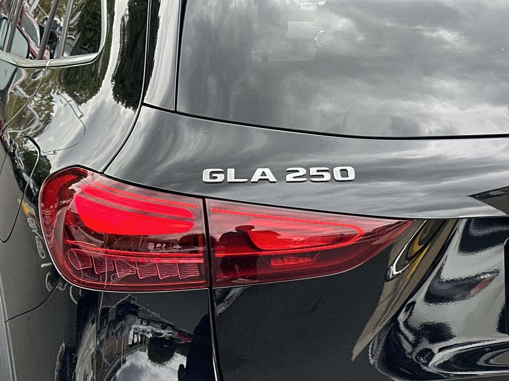 Thumbnail: 2025 Mercedes-Benz GLA - 10