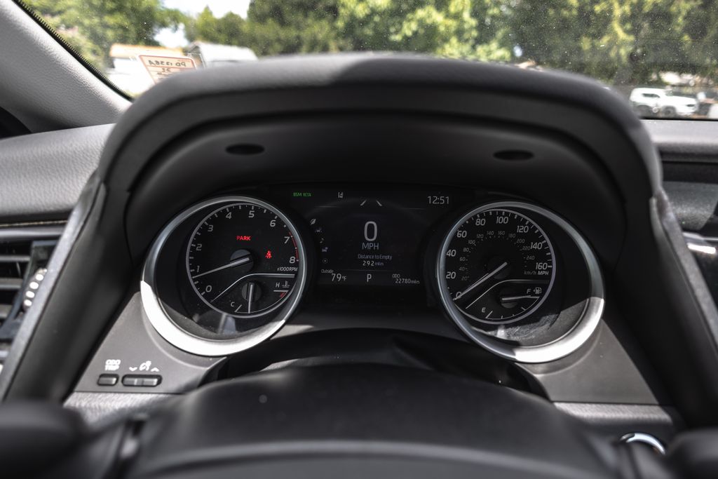 2022 Toyota Camry XLE thumbnail 10