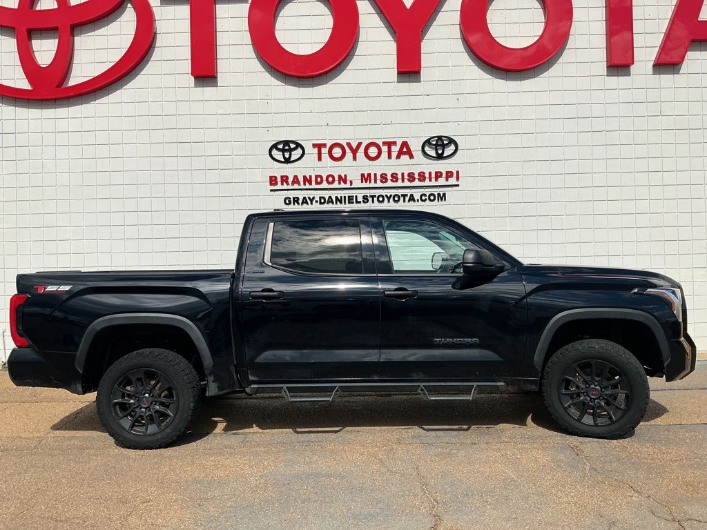 2023 Toyota Tundra SR5's photo