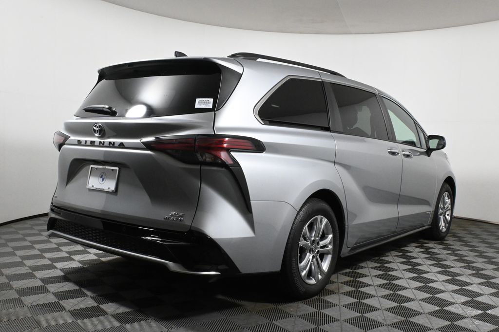 Thumbnail: 2021 Toyota Sienna - 7
