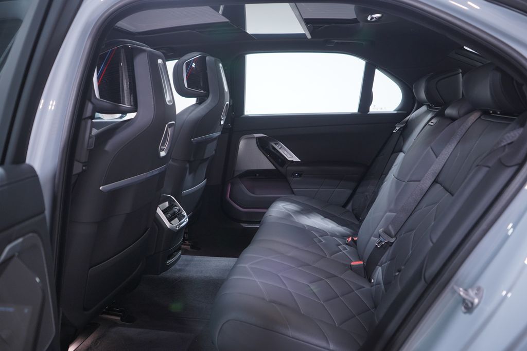 Thumbnail: 2025 BMW i7 - 9