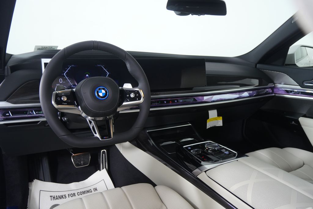 Thumbnail: 2026 BMW 7 Series - 18