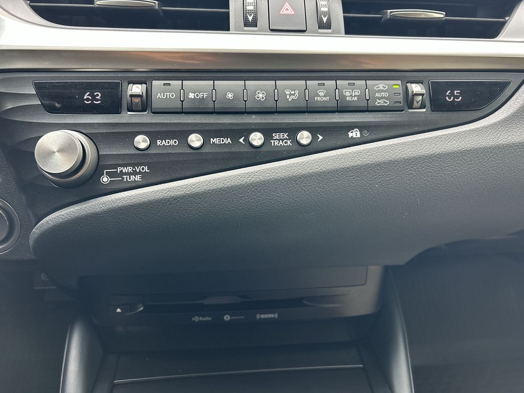 Thumbnail: 2021 Lexus ES - 22